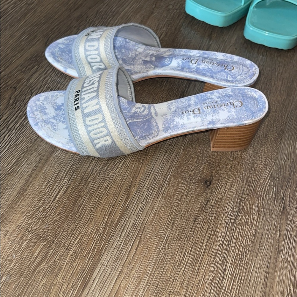 Sandals - Picture 4 of 4